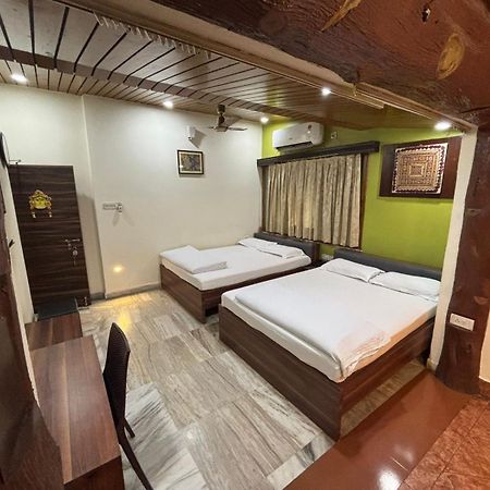Om Sai Villa Guesthouse Kolkata Luaran gambar