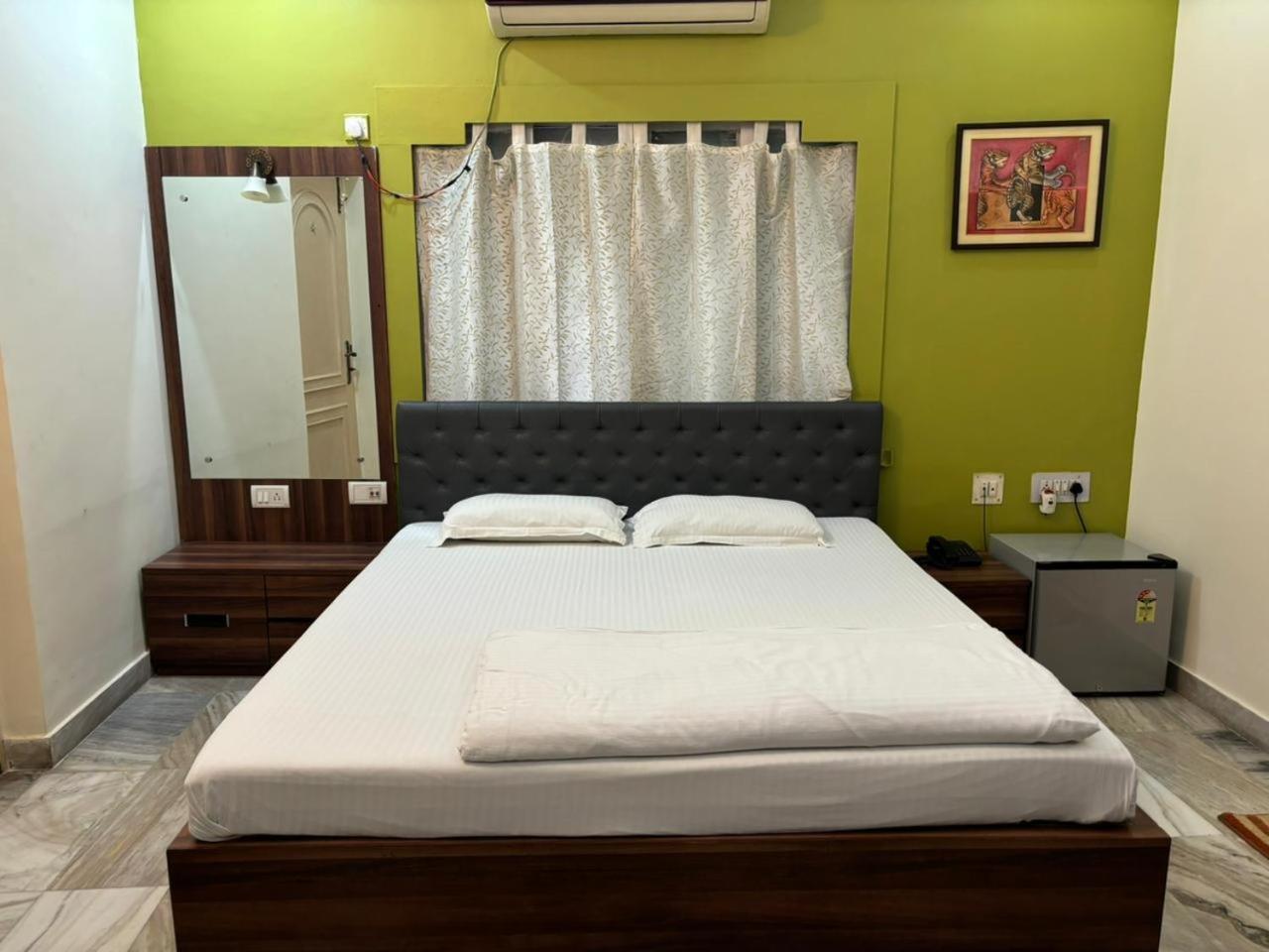 Om Sai Villa Guesthouse Kolkata Luaran gambar