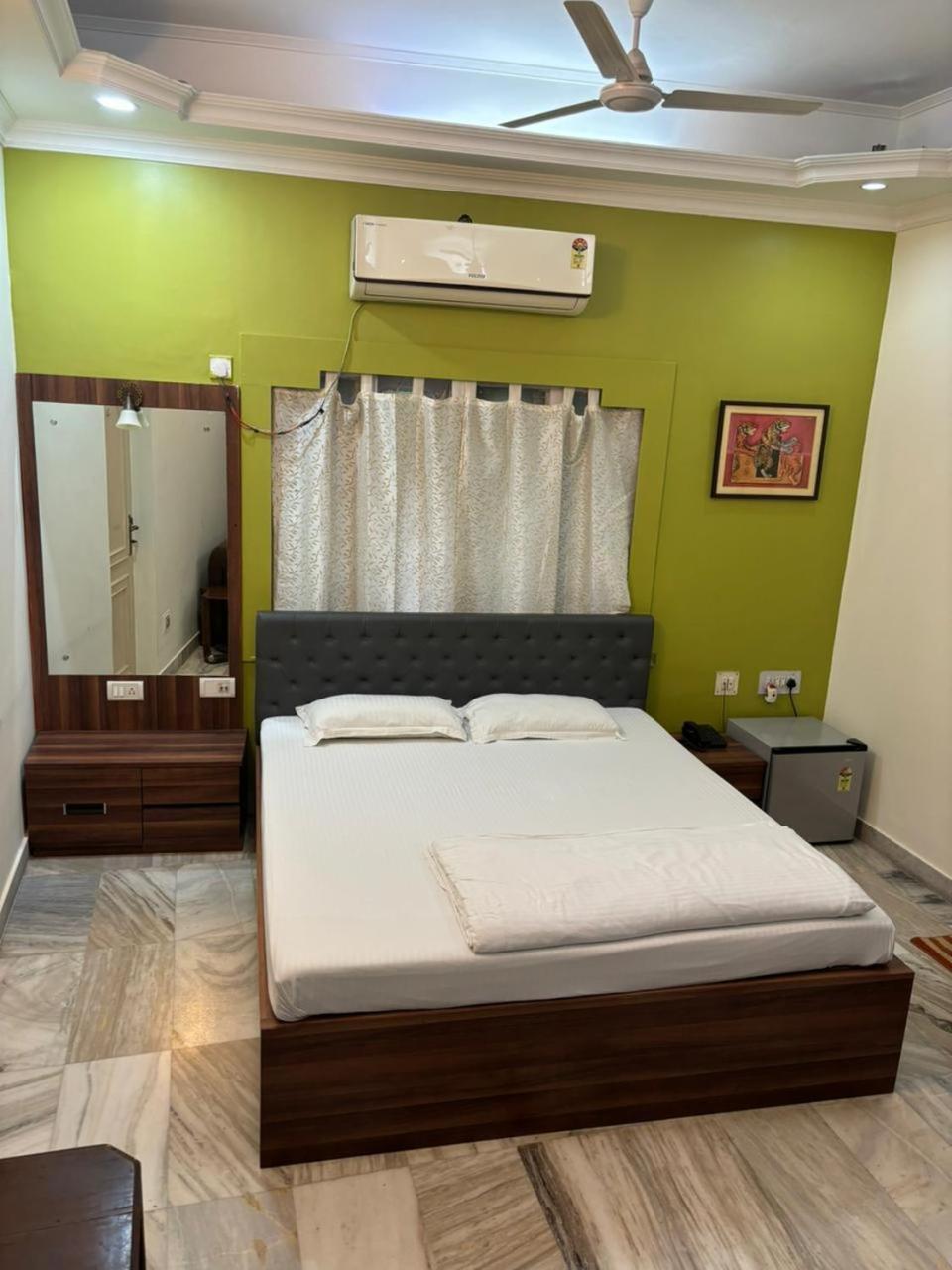 Om Sai Villa Guesthouse Kolkata Luaran gambar