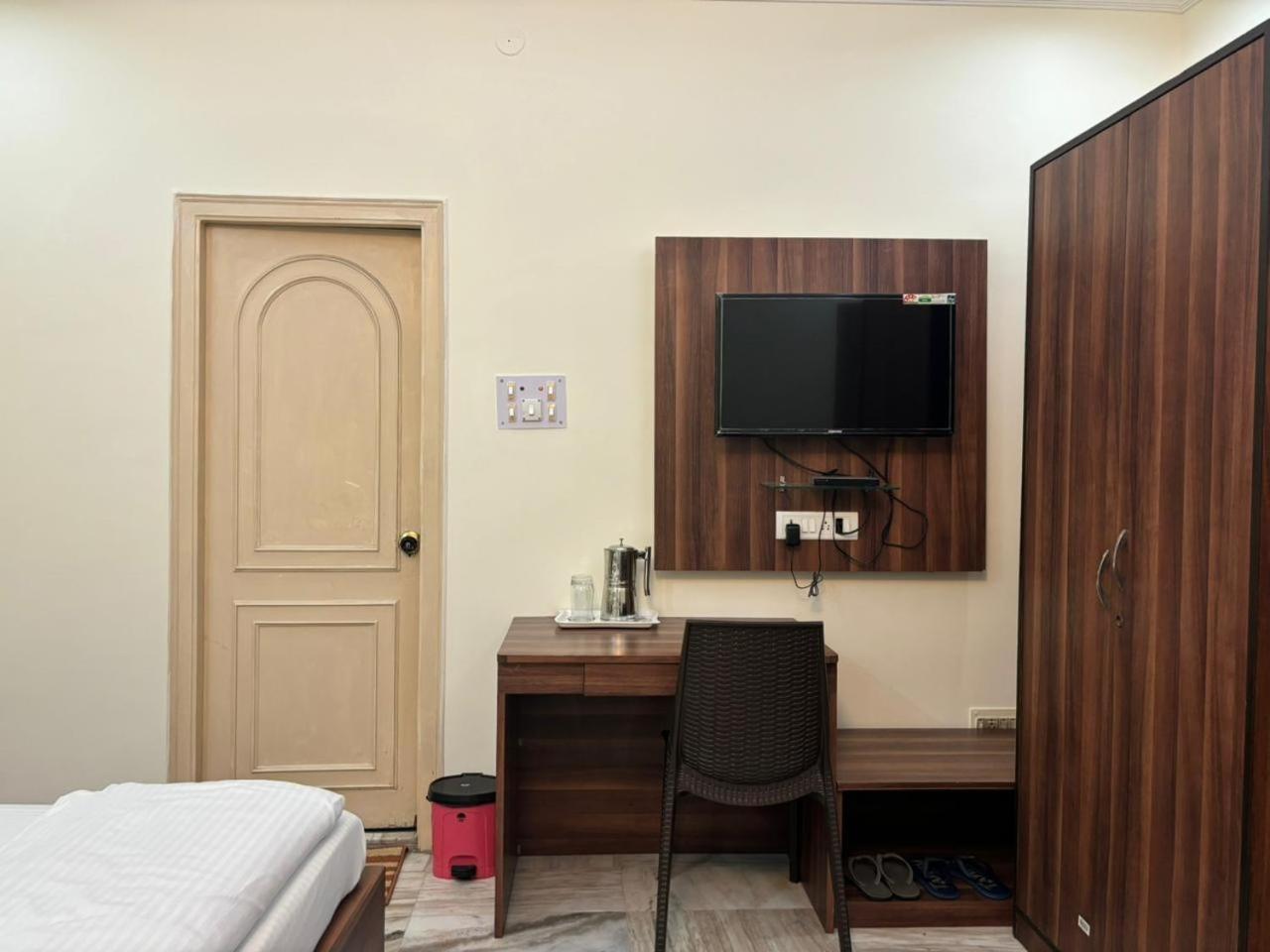 Om Sai Villa Guesthouse Kolkata Luaran gambar