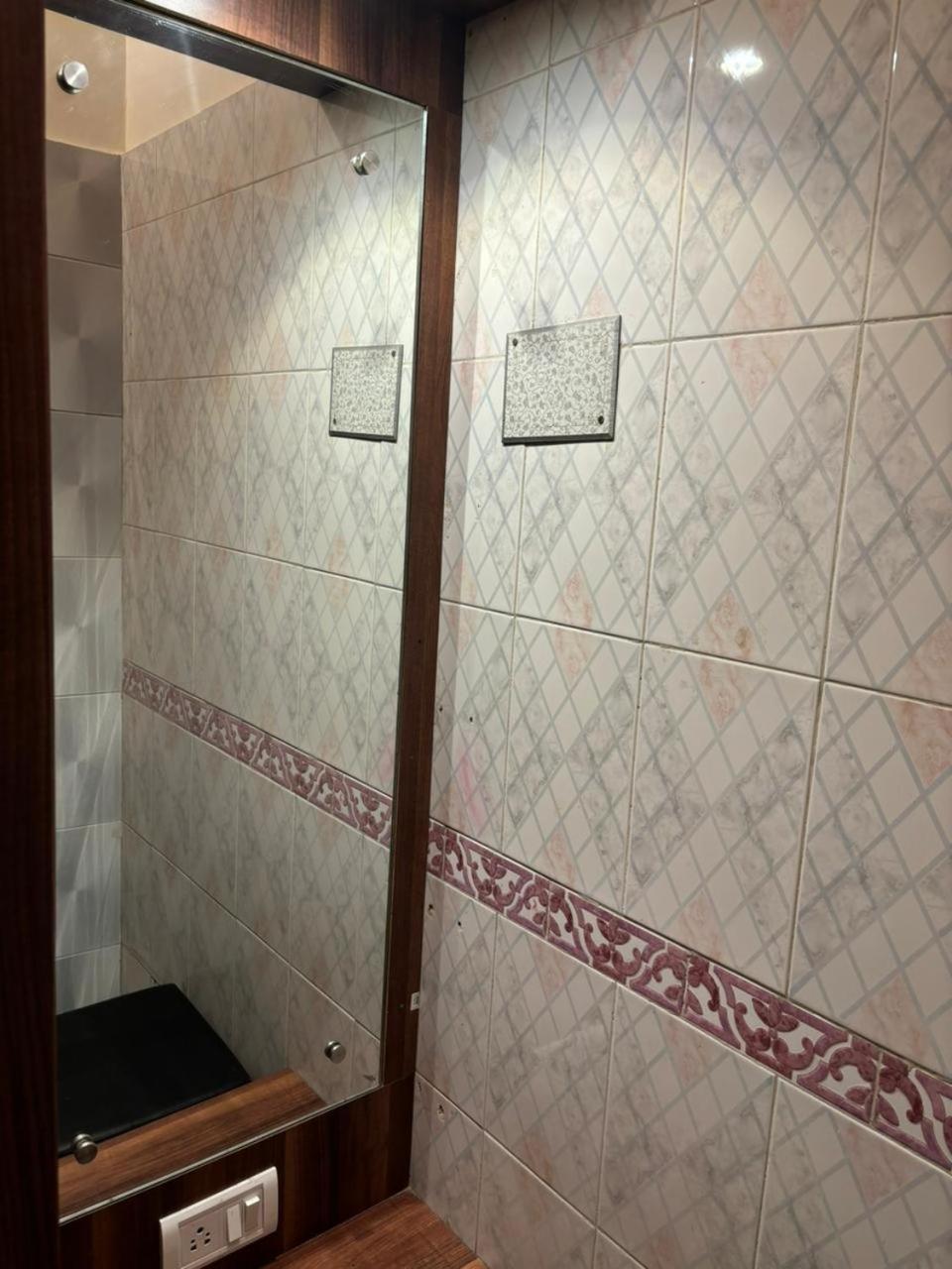 Om Sai Villa Guesthouse Kolkata Luaran gambar
