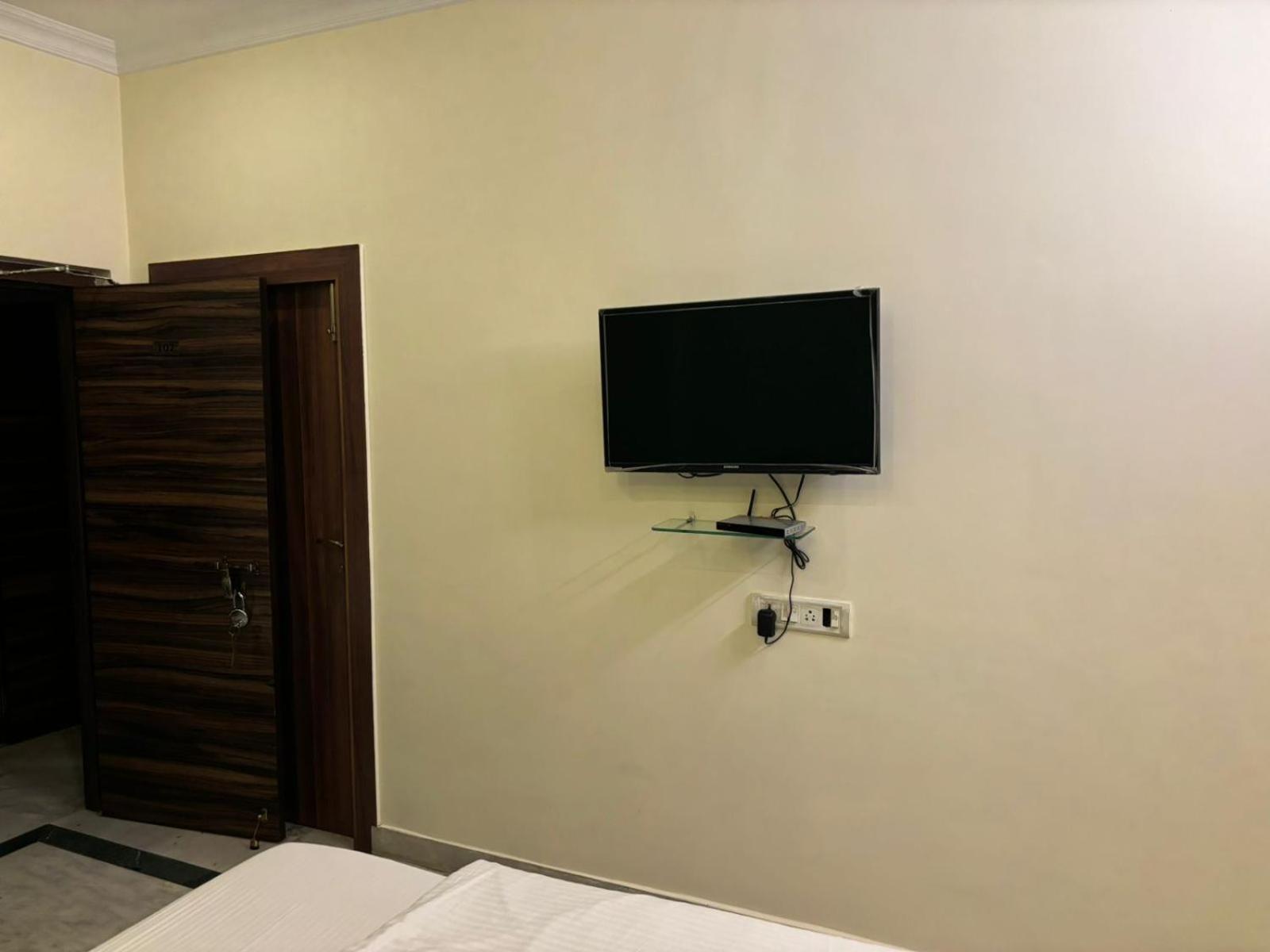 Om Sai Villa Guesthouse Kolkata Luaran gambar