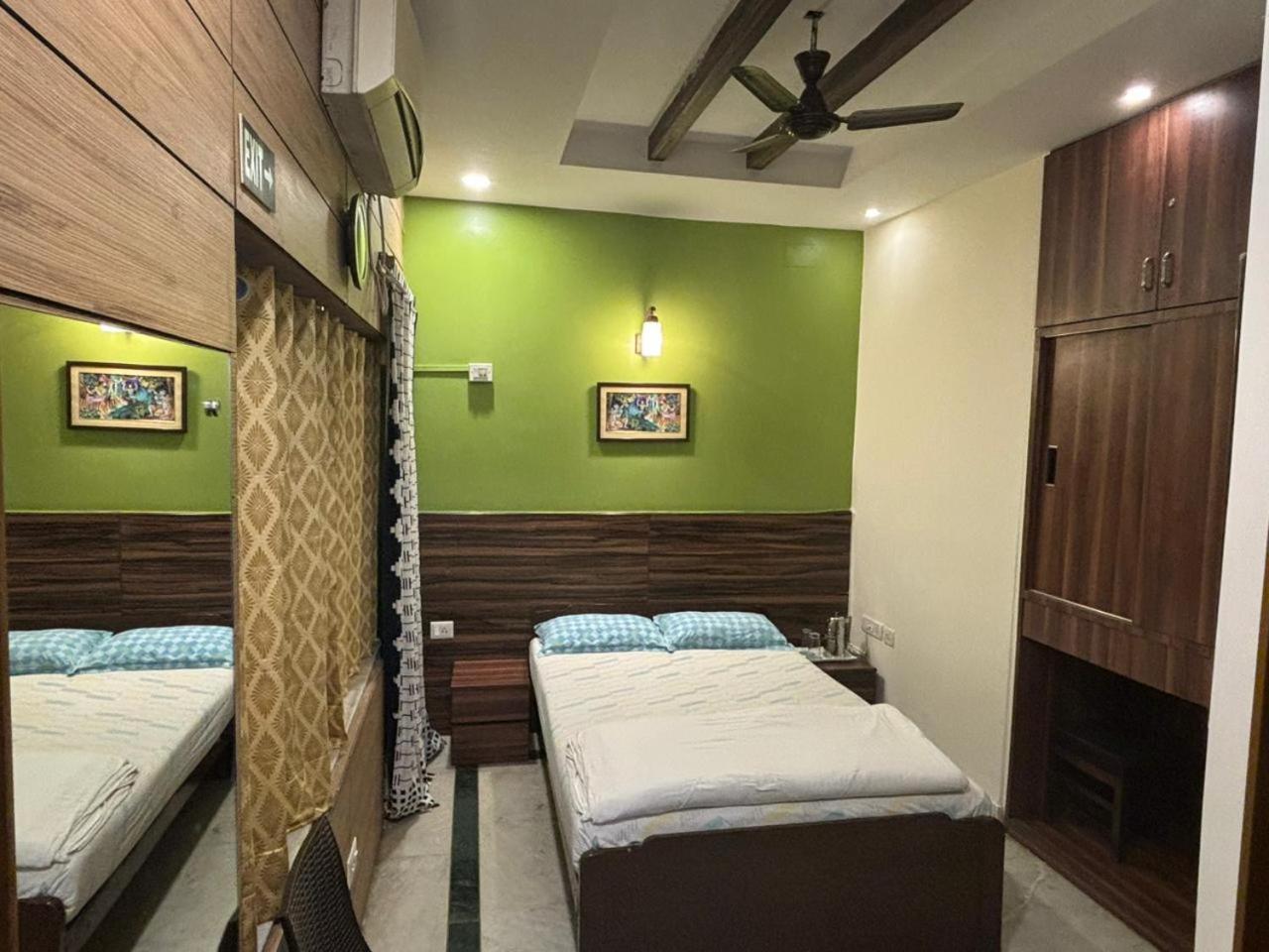 Om Sai Villa Guesthouse Kolkata Luaran gambar