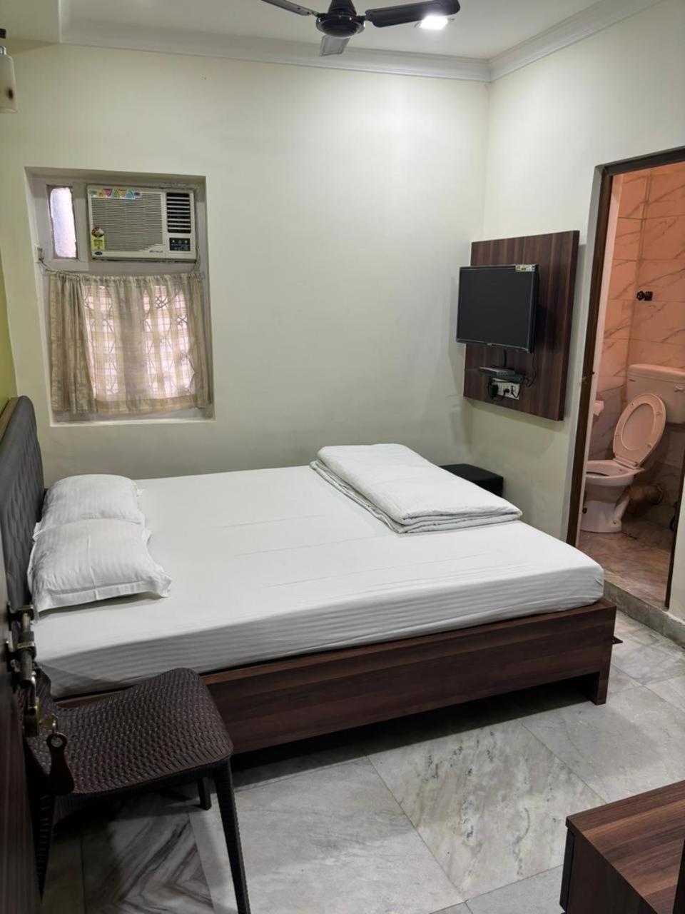 Om Sai Villa Guesthouse Kolkata Luaran gambar
