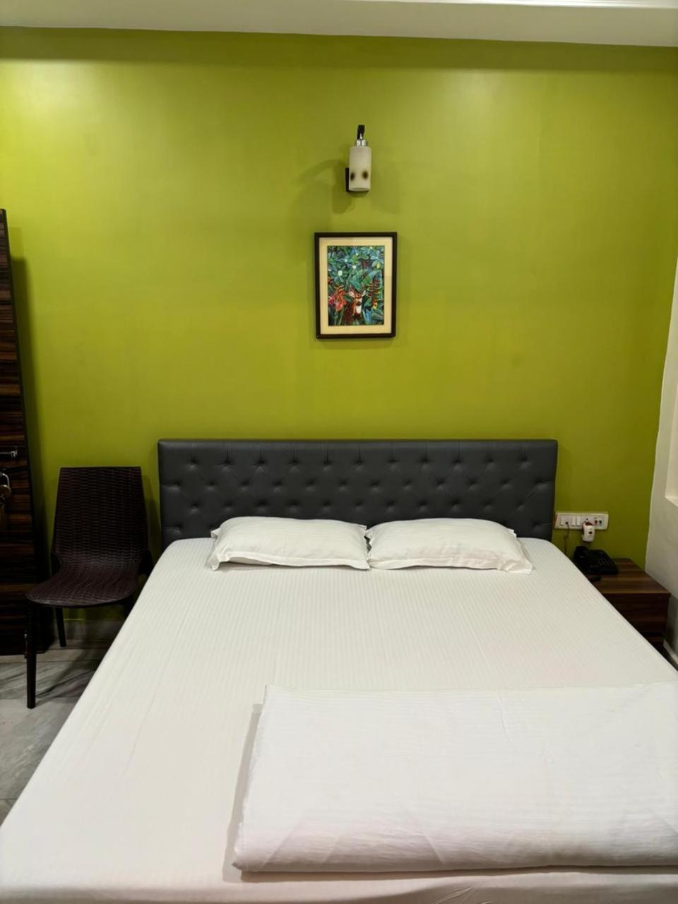 Om Sai Villa Guesthouse Kolkata Luaran gambar