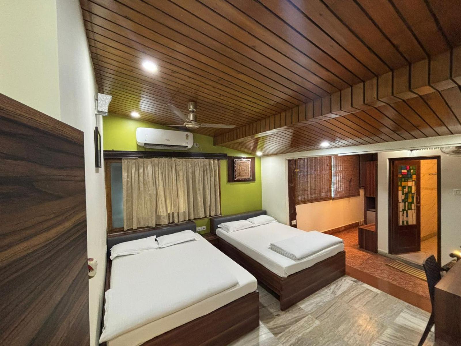 Om Sai Villa Guesthouse Kolkata Luaran gambar