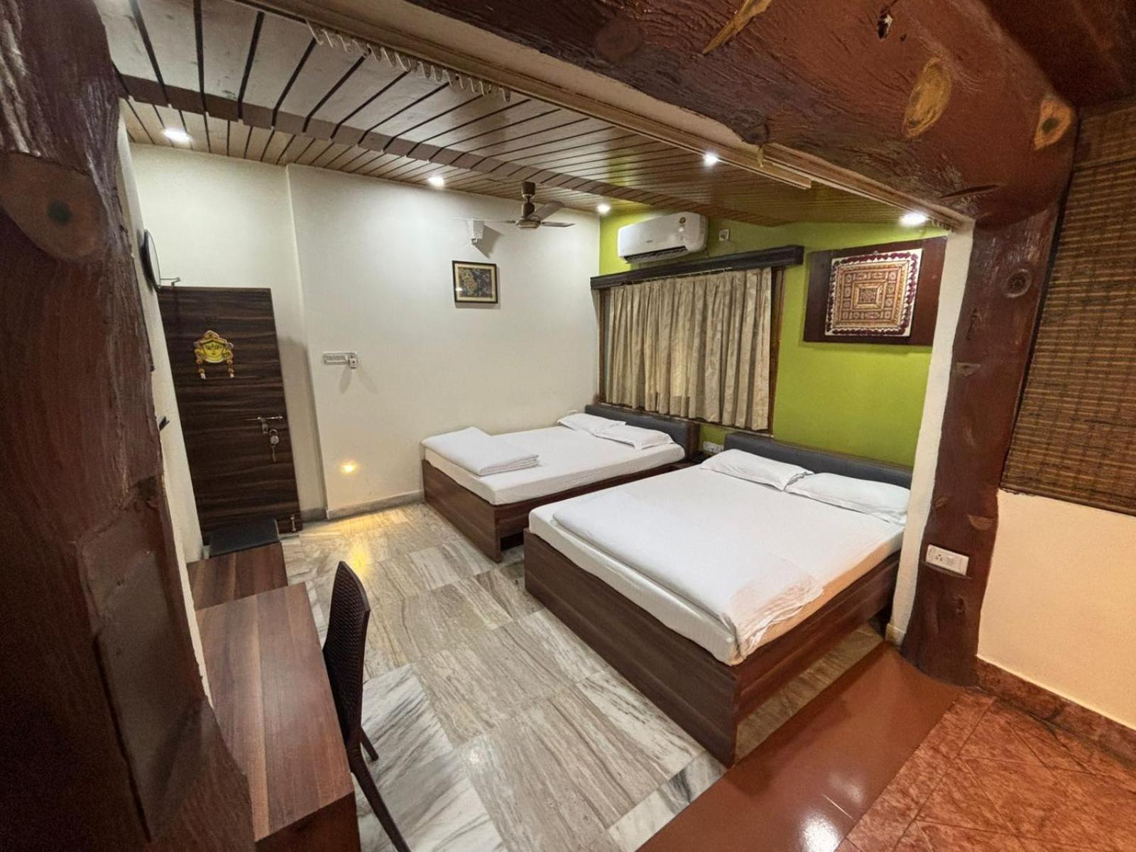 Om Sai Villa Guesthouse Kolkata Luaran gambar