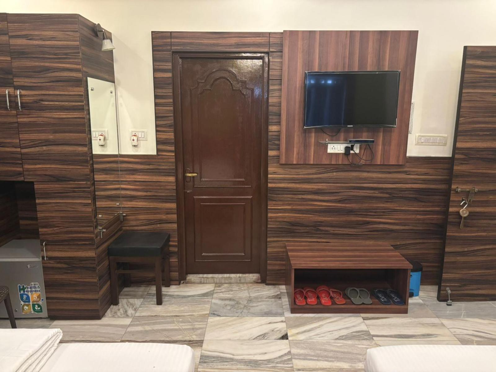 Om Sai Villa Guesthouse Kolkata Luaran gambar