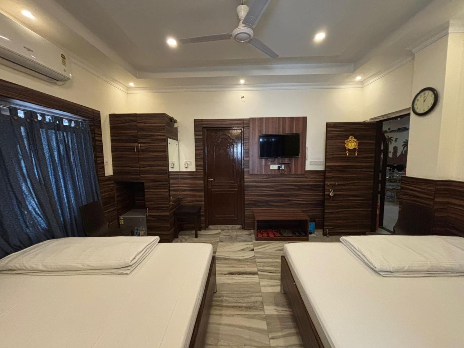 Om Sai Villa Guesthouse Kolkata Luaran gambar