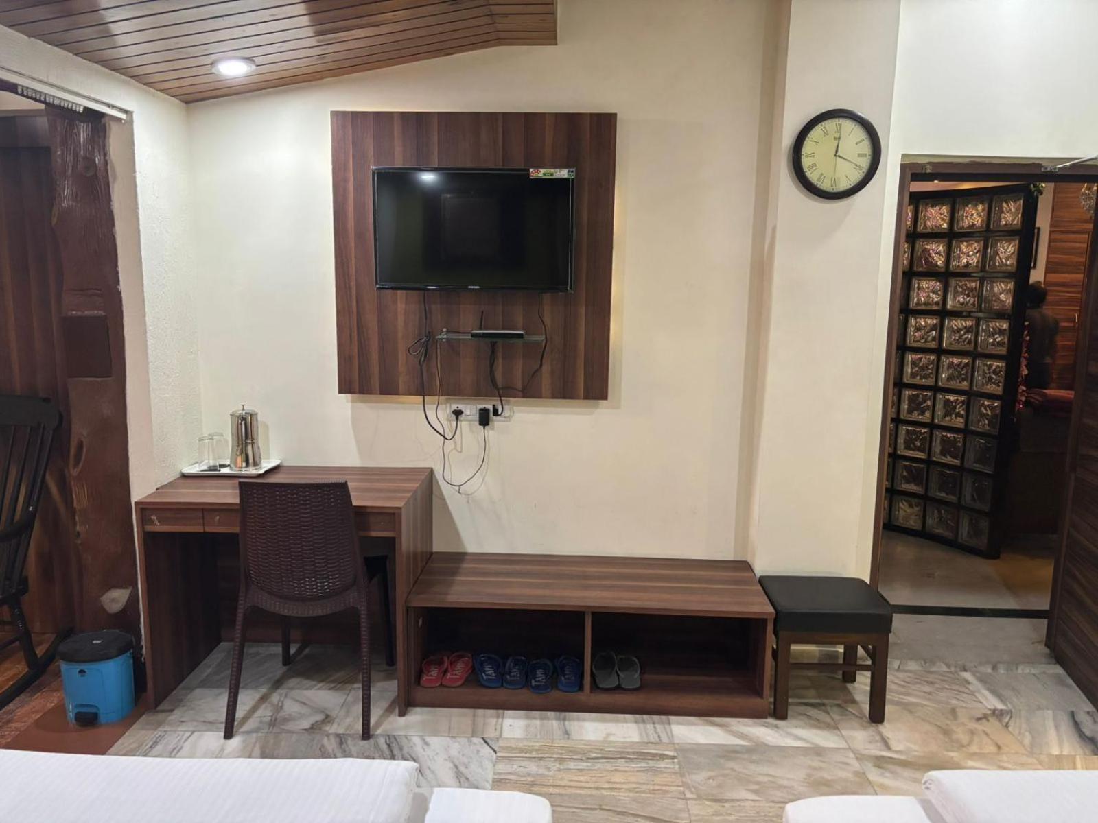 Om Sai Villa Guesthouse Kolkata Luaran gambar