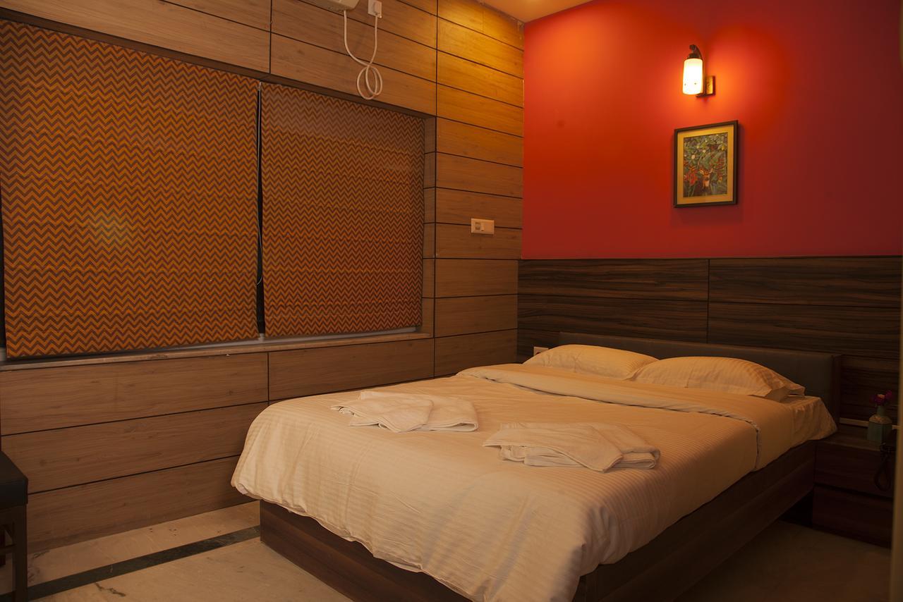Om Sai Villa Guesthouse Kolkata Luaran gambar