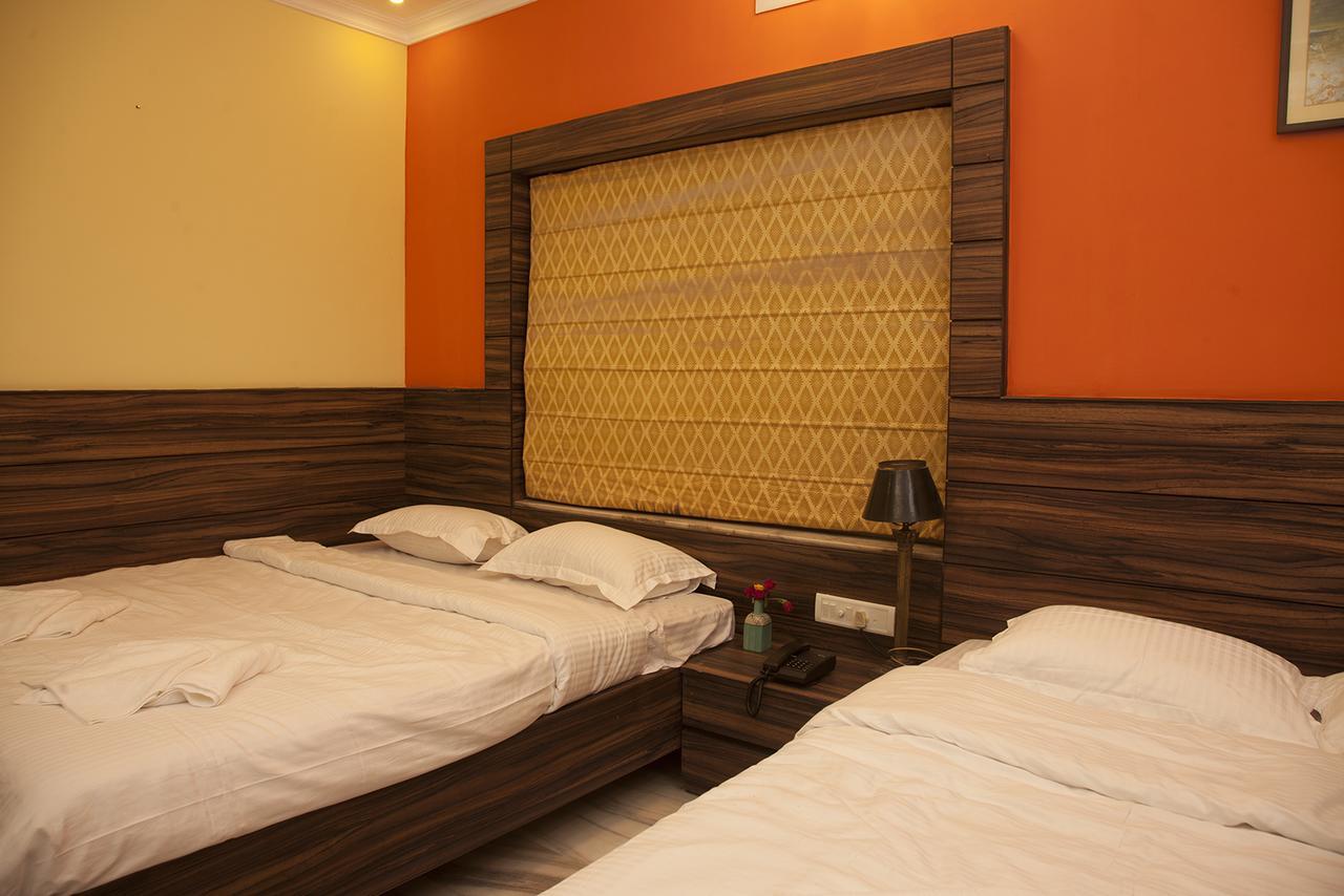 Om Sai Villa Guesthouse Kolkata Luaran gambar