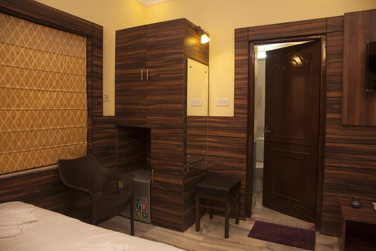 Om Sai Villa Guesthouse Kolkata Luaran gambar