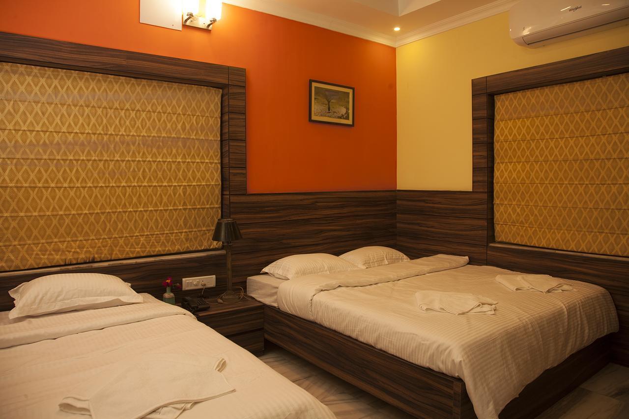 Om Sai Villa Guesthouse Kolkata Luaran gambar