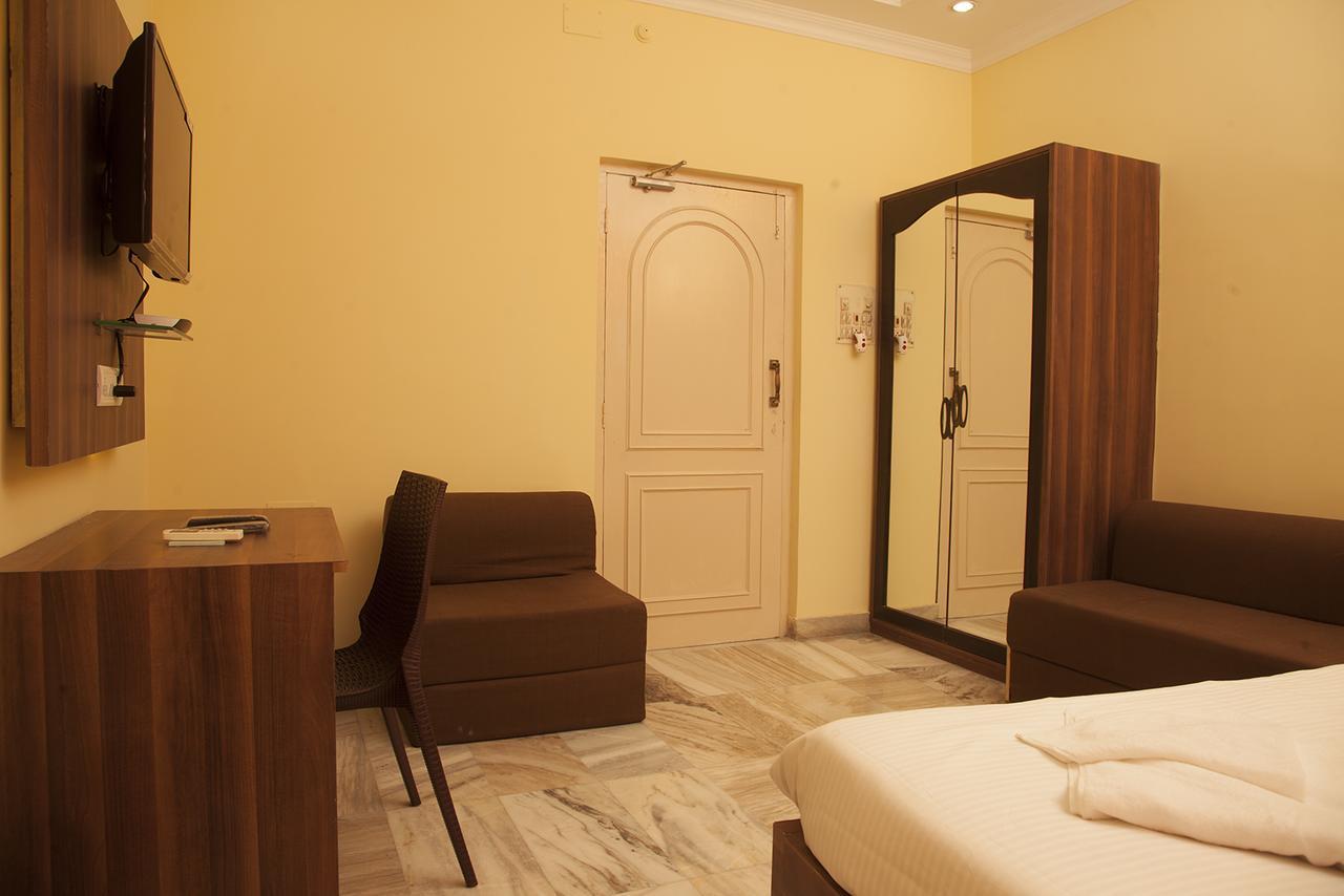 Om Sai Villa Guesthouse Kolkata Luaran gambar