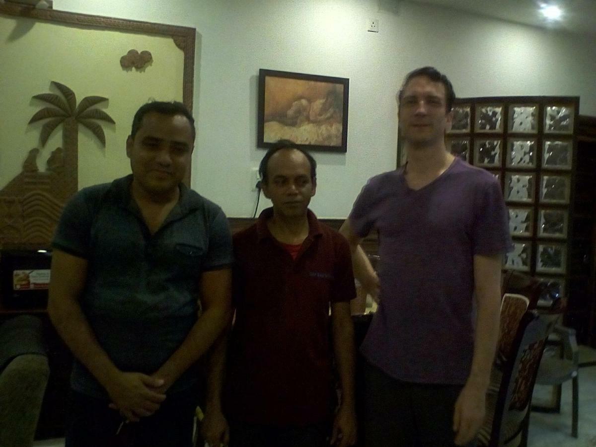 Om Sai Villa Guesthouse Kolkata Luaran gambar