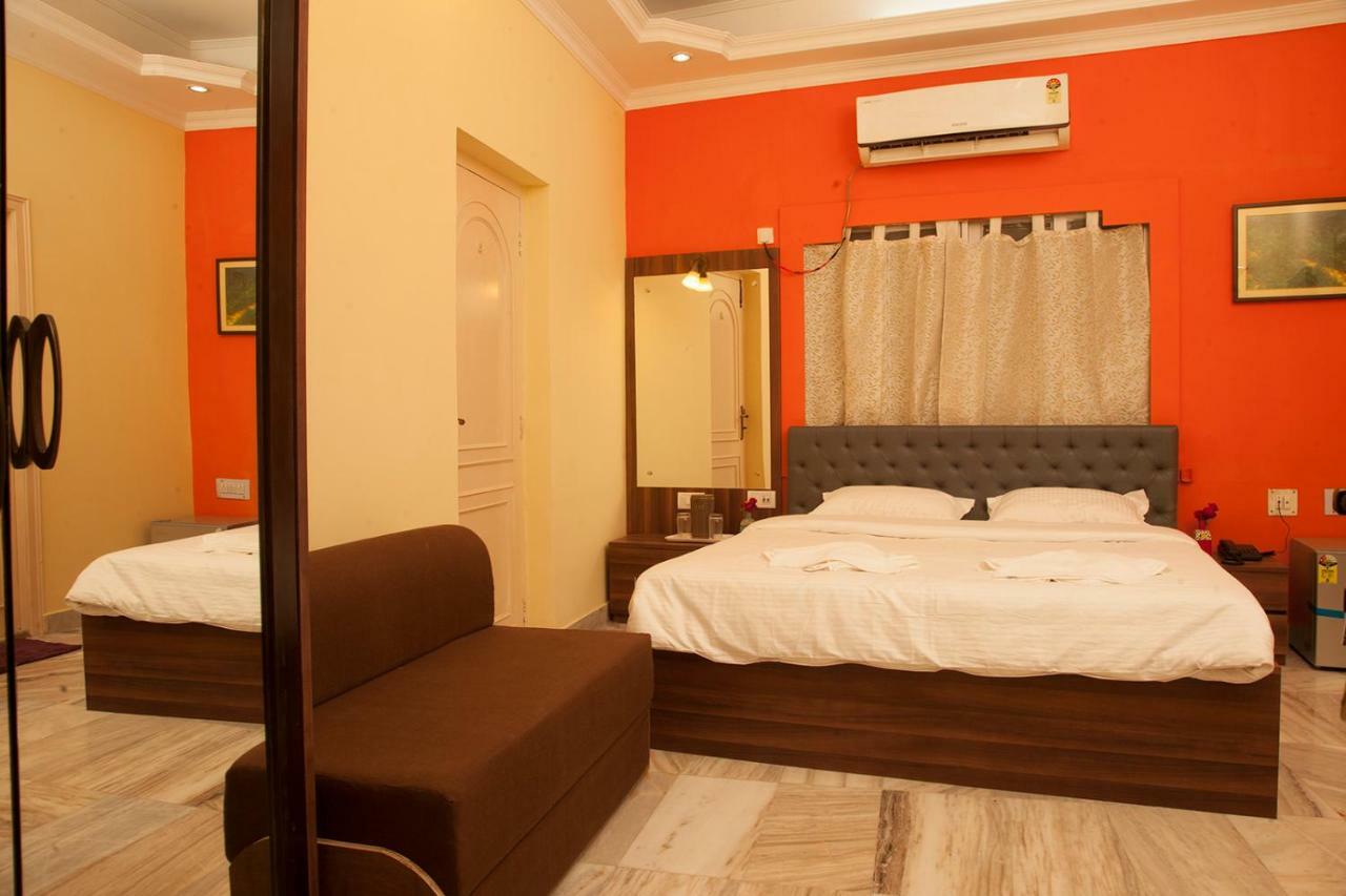 Om Sai Villa Guesthouse Kolkata Luaran gambar