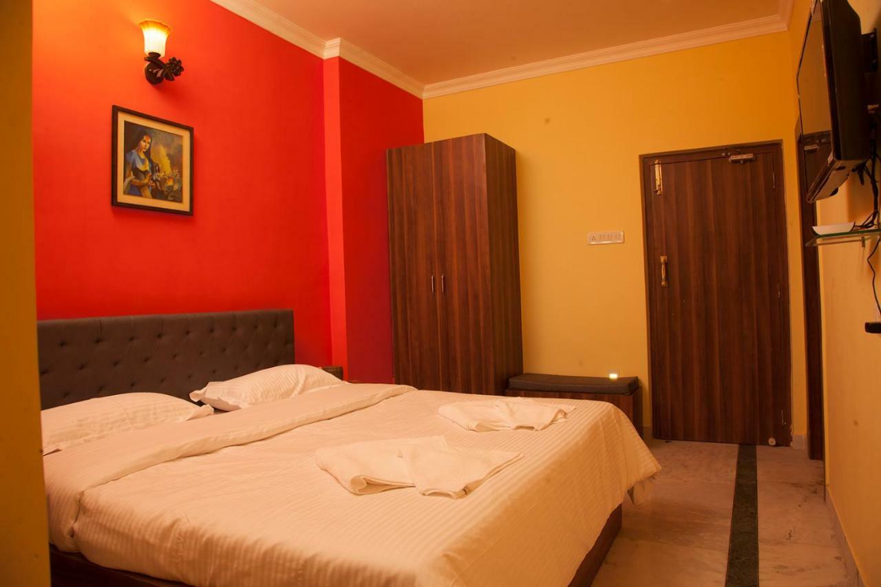 Om Sai Villa Guesthouse Kolkata Luaran gambar